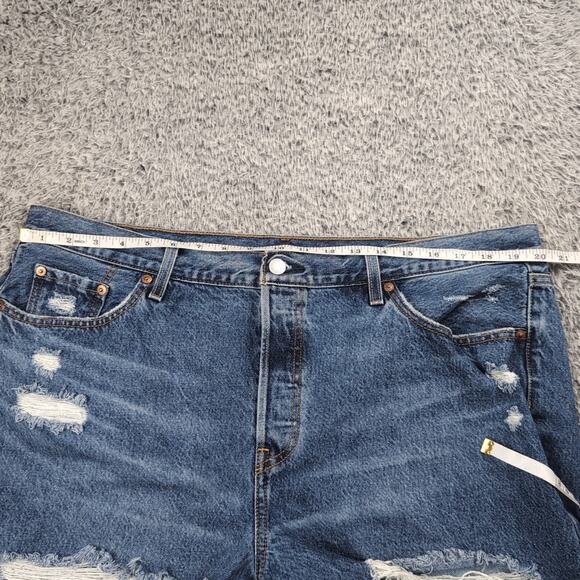 Levi's 501 Shorts Women 18W Blue Normcore Distressed Bikercore Raw Hem Med Wash - Picture 4 of 8